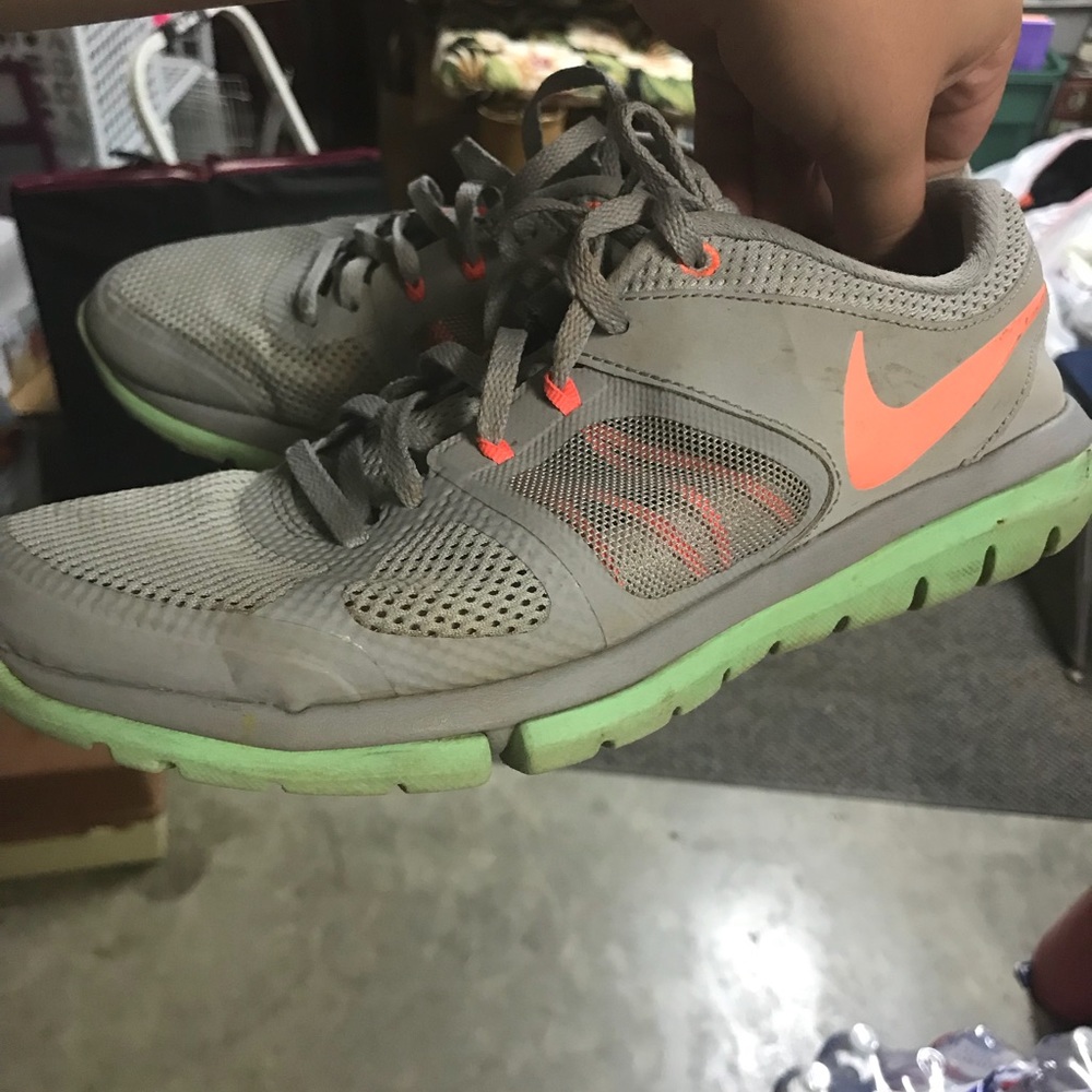Nike tennis shoe